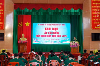 Lớp bồi dưỡng nhằm cập nhật những kiến thức mới về công tác dân tộc cho đội ngũ sĩ quan, quân nhân chuyên nghiệp. Ảnh: Văn Long 