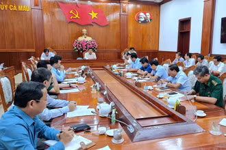 Bí thư Tỉnh uỷ Cà Mau (trên cùng) yêu cầu cán bộ, công chức, các địa phương trong tỉnh khẩn trương công việc, không được sa đà tiệc tùng sau Tết bỏ bê công việc. 