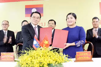 Lãnh đạo tỉnh Bình Phước và tỉnh Champasak ký kết biên bản ghi nhớ nội dung hợp tác giai đoạn 2022-2026.
