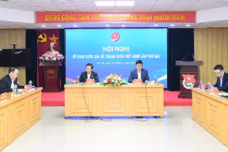 Phó Thủ tướng Chính phủ Trần Hồng Hà và Bí thư thứ nhất Trung ương Đoàn, Chủ nhiệm Ủy ban Quốc gia về thanh niên Bùi Quang Huy đồng chủ trì Hội nghị.
