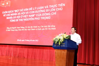 GS, TS Nguyễn Xuân Thắng, Ủy viên Bộ Chính trị, Chủ tịch Hội đồng Lý luận Trung ương, Giám đốc Học viện Chính trị quốc gia Hồ Chí Minh đã trình bày rất toàn diện, phân tích sâu sắc những nội dung, quan điểm chỉ đạo, mục tiêu, nhiệm vụ đặt ra trong cuốn sách và bài viết của Tổng Bí thư.