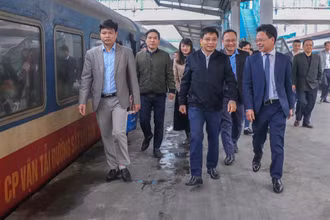 Bộ trưởng Giao thông vận tải Nguyễn Văn Thắng đã trực tiếp kiểm tra, thị sát công tác phục vụ hành khách trong dịp Tết.