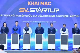 Thủ tướng Phạm Minh Chính và các Lãnh đạo thực hiện nghi thức khởi động Ngày hội Khởi nghiệp Quốc gia của học sinh, sinh viên lần thứ VII. (Ảnh: THANH GIANG).