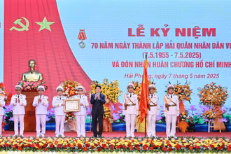 Chủ tịch nước Lương Cường trao Huân chương Hồ Chí Minh tặng Quân chủng Hải quân.
