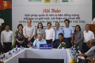 Lễ ký kết giữa các đơn vị tại hội thảo