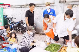 Ấm áp những suất cơm miễn phí nơi bệnh viện