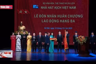 Chủ tịch nước dự 70 năm Nhà hát Kịch Việt Nam