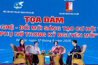 Các chuyên gia chia sẻ tại tọa đàm. 