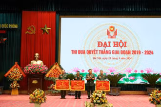 Các tập thể có thành tích xuất sắc, tiêu biểu trong phong trào Thi đua Quyết thắng giai đoạn 2019-2024 được trao Cờ thi đua. 