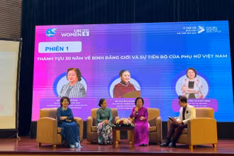 Các đại biểu chia sẻ tại Diễn đàn truyền thông liên thế hệ "Phụ nữ và Bình đẳng giới trong kỷ nguyên mới". 