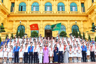 Phó Chủ tịch nước gặp mặt đội viên, thiếu nhi, phụ trách Đội tiêu biểu Thành phố Hồ Chí Minh.