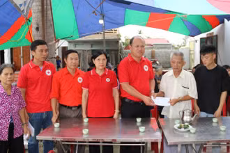 Hội Chữ thập đỏ thành phố Hải Phòng thăm hỏi gia đình nạn nhân thiệt mạng do ảnh hưởng của bão số 3.