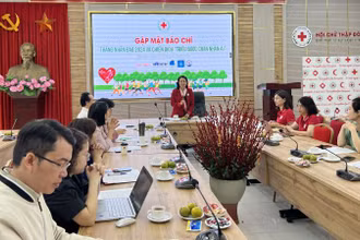 Quang cảnh buổi gặp mặt báo chí. 