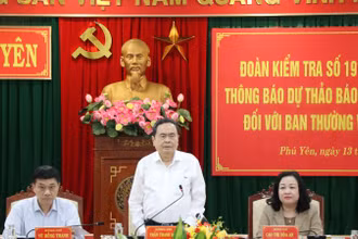 Chủ tịch Quốc hội Trần Thanh Mẫn, Trưởng Đoàn Kiểm tra 1910 của Bộ Chính trị phát biểu chỉ đạo hội nghị.