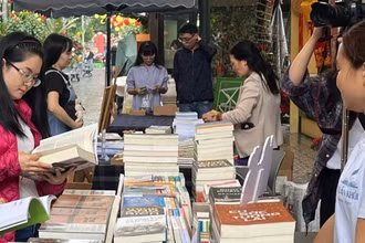 Phiên chợ khuyến đọc lần thứ 5 thu hút nhiều bạn trẻ quan tâm