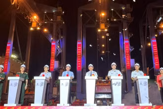 Lãnh đạo Thành phố Hồ Chí Minh, bộ, ngành nhấn nút phát lệnh làm hàng đầu Xuân Giáp Thìn 2024