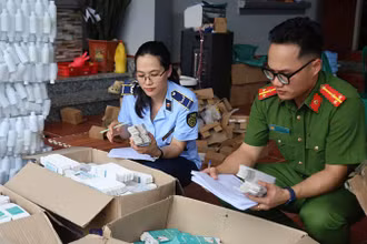 [Video] Triệt phá cơ sở sản xuất, buôn bán số lượng lớn mỹ phẩm giả tại Bắc Giang