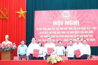 Tổng Kiểm toán Nhà nước Ngô Văn Tuấn và các đồng chí lãnh đạo tỉnh Bà Rịa-Vũng Tàu ký Quy chế phối hợp công tác.