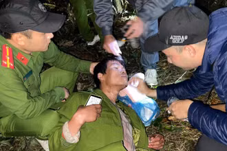 Lực lượng cứu hộ tìm thấy nạn nhân sau 5 giờ tìm kiếm tại rừng Hoàng Liên khu vực thị trấn Tân Uyên.