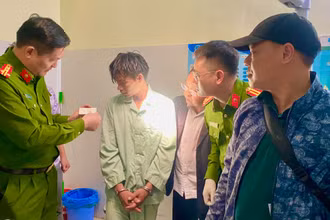Đối tượng Xươm bị bắt sau 24 giờ lẩn trốn. (Ảnh Công an Lai Châu)