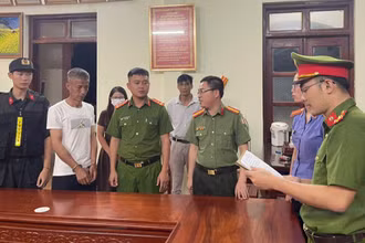 Cơ quan chức năng thực hiện lệnh tố tụng đối với một trong ba bị can