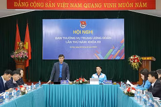 Đồng chí Bùi Quang Huy phát biểu ý kiến tại Hội nghị.