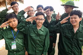 Các chiến sĩ "nhí" khóa 1 và 2 hào hứng tham gia “Học kỳ quân đội - Những bước chân Phù Đổng”.