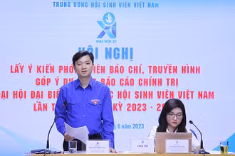 Bí thư Trung ương Đoàn Thanh niên Cộng sản Hồ Chí Minh Nguyễn Minh Triết phát biểu ý kiến tại Hội nghị.