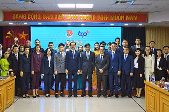 Các đồng chí đại diện lãnh đạo Trung ương Đoàn, Trung ương Hội Liên hiệp Thanh niên Việt Nam, Trung ương Hội Sinh viên Việt Nam cùng Đoàn đại biểu Tập đoàn TCP (Thái Lan) tại buổi làm việc.