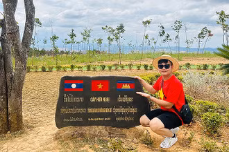 Lường Hoài Nam trong một chuyến công tác ở khu vực biên giới. (Ảnh: nhân vật cung cấp)