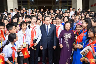 Chủ tịch Quốc hội Trần Thanh Mẫn và các đại biểu Phiên họp giả định "Quốc hội trẻ em" lần thứ 2, năm 2024.