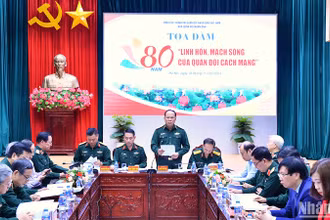 Thiếu tướng Đoàn Xuân Bộ, Tổng Biên tập Báo Quân đội nhân dân phát biểu đề dẫn Tọa đàm.