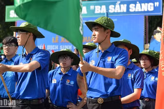 Các chiến sĩ tình nguyện "Mùa hè xanh" Thủ đô với tinh thần "Ba sẵn sàng".