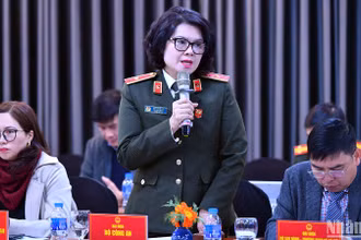 Các đại biểu thảo luận, cho ý kiến về một số nội dung liên quan đến chính sách cho thanh niên xuất ngũ tại Hội nghị.