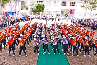 Không khí tươi vui, sôi nổi tại ngày hội.