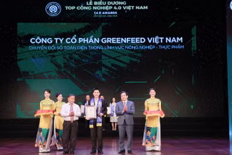 Ban tổ chức biểu dương các doanh nghiệp tại Chương trình lần thứ hai.