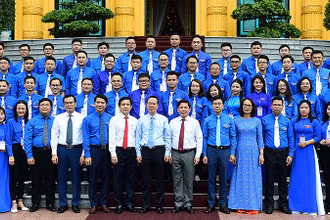 Chủ tịch nước Võ Văn Thưởng cùng đại diện lãnh đạo Trung ương Đoàn, Đảng ủy, Đoàn thanh niên Khối các cơ quan Trung ương và các đại biểu dự Liên hoan.