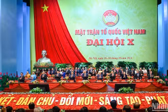 Các đồng chí trong Đoàn Chủ tịch Đại hội đại biểu Mặt trận Tổ quốc Việt Nam lần thứ X.