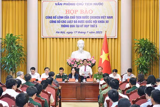Toàn cảnh buổi họp báo.