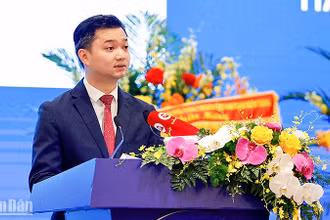Bí thư Trung ương Đoàn Thanh niên Cộng sản Hồ Chí Minh Nguyễn Minh Triết báo cáo kết quả Tọa đàm "Tăng cường năng lực số cho thanh niên".