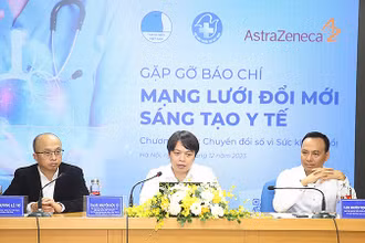 Đại diện các đơn vị tổ chức chương trình thông tin với báo chí tại buổi gặp gỡ.