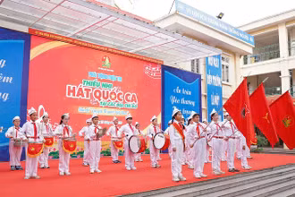 Thiếu nhi Thủ đô hát Quốc ca hưởng ứng Cuộc thi tại buổi lễ.
