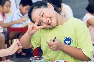 Thiếu nhi Đà Nẵng trải nghiệm các hoạt động tại "Ngày hội sắc màu" năm 2023.