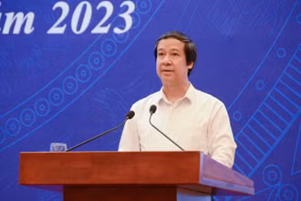 Bộ trưởng Giáo dục và Đào tạo Nguyễn Kim Sơn.