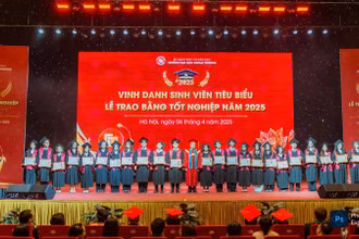Gần 1.300 sinh viên nhận bằng tốt nghiệp đợt 1 năm 2025.