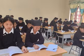 Giờ học của học sinh Trường phổ thông dân tộc bán trú trung học cơ sở Thiện Hòa (Bình Gia, Lạng Sơn).