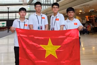 Bốn học sinh đoạt Huy chương.