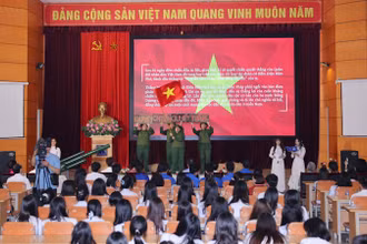 Quang cảnh buổi sinh hoạt chuyên đề.