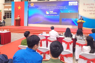 Quang cảnh buổi lễ phát động.
