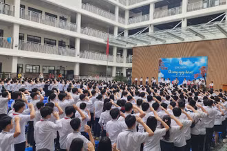 Buổi lễ ra trường để lại nhiều cảm xúc với học sinh.